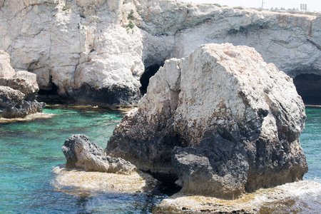 圣纳帕的海洞穴。地中海海岸。塞浦路斯。调色色调