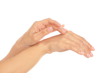 年轻女子使用天然擦洗手对白色背景