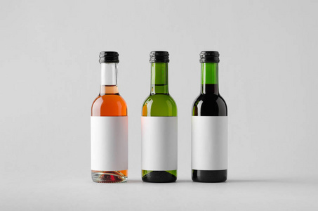 葡萄酒季度迷你瓶模拟三瓶。空白标签