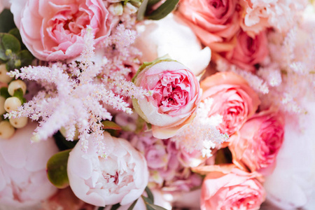 美丽的盛开的花朵 牡丹, 玫瑰, 石龙芮, 郁金香, 康乃馨, 洋 lisianthks 绣球, 粉红色的嫩色