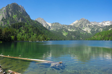 在比利牛斯山脉的山湖。Aiguestortes 和 Estany Maurici 国家公园, 西班牙