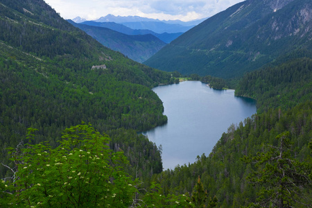 在比利牛斯山脉的山湖。Aiguestortes 和 Estany Maurici 国家公园, 西班牙