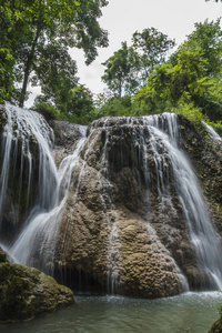 泰国沙旺瀑布自然公园野生溪流的软水