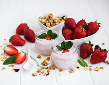 健康早餐, 酸奶, 新鲜草莓和燕麦