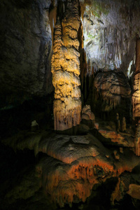 波斯托伊纳洞穴内的钟乳石和石笋 波斯托伊纳, 斯洛文尼亚