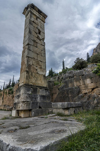 德尔斐, 希腊。Prusias ii 的柱子, 为纪念比提尼亚国王 Prusias 二而建造。