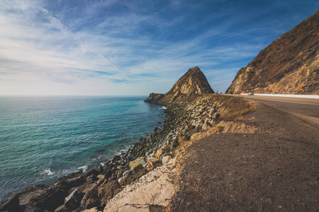 岩石海岸线观点的点穆古岩石沿太平洋海岸公路, 点穆古, 加利福尼亚州