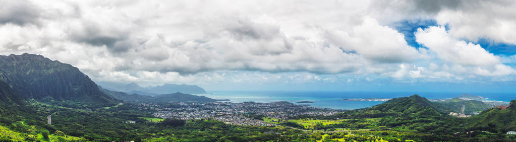 夏威夷瓦胡岛的 Nuuanu 观景全景
