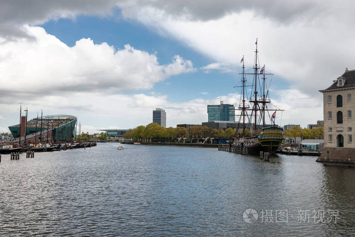 荷兰著名旅游城市阿姆斯特丹城市和历史民居全