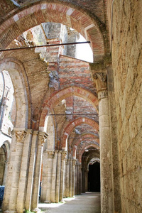 托斯卡纳乡村圣 Galgano 中世纪修道院