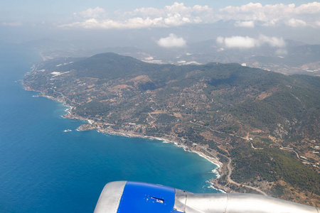 美丽的景色从一架飞机在地中海海岸, 在安塔利亚, 土耳其