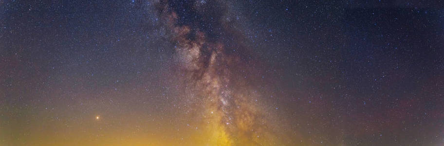 夜空全景与银河