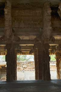 内部视图。Kalyana Mandapa, Vitthala 寺建筑群, 亨比卡纳卡印度