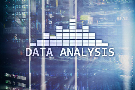 大数据分析文本在服务器室背景。互联网与现代技术理念