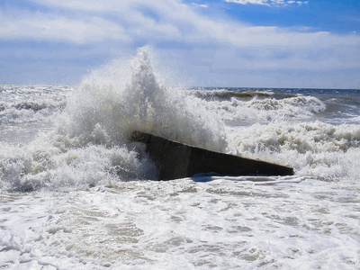 风暴在海, 波浪