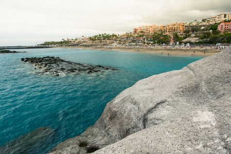 美丽的海水和热带 El 杜克海滩的岩石海岸