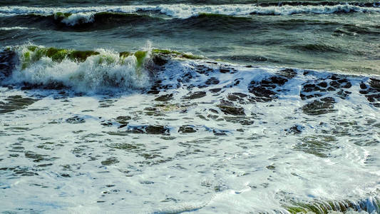 海浪在海洋中, 关闭视图