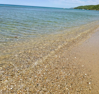 希腊的地中海, 清澈的绿色和湛蓝的海水