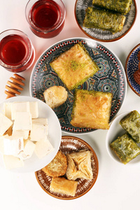 中东或阿拉伯菜肴。土耳其甜点果仁与开心果