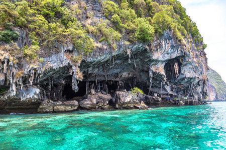 维京人洞穴在玛雅岛, 泰国在夏天的一天