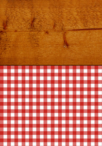 背景纹理 带有红色和白色格子桌布的木制桌子