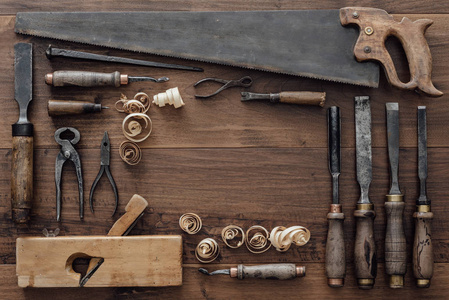 老式的木工工具集合