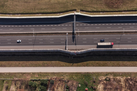 公路在波兰的鸟瞰图