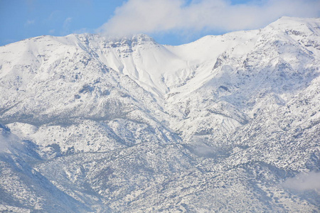 在圣地亚哥，智利山上雪