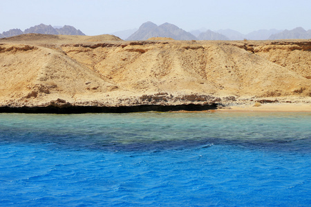 在 Ras Mohamed 领土上的红海海滨