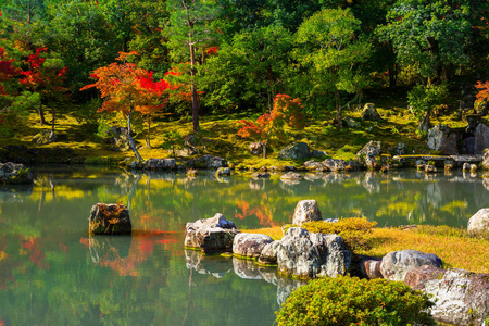 秋天在天龙寺在岚山湖