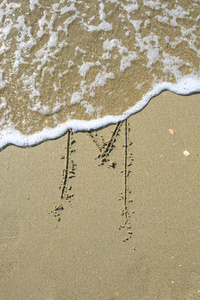画在沙滩上的信