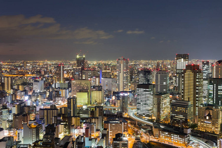 大阪市中央商务市中心的夜景