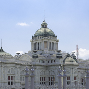 阿难 samakhom 王位大厅