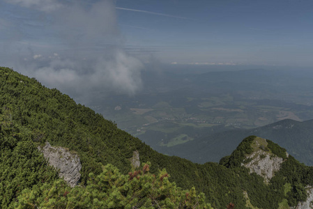 在北斯洛伐克在夏天期间巧克力山