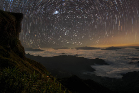 旋转的恆星在天空的清莱，泰国富志发