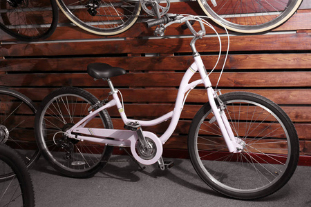 店里的粉色自行车