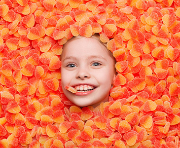 快乐的孩子，与水果果冻