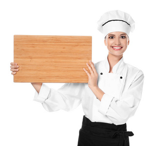 与空白木板白色背景上的年轻女厨师