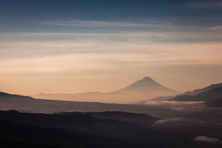 晨雾山富士