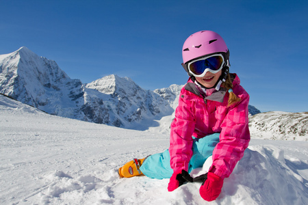 滑雪 孩子 冬季 雪和太阳