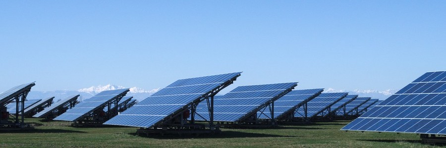太阳能发电设备 绿色来自太阳的能量