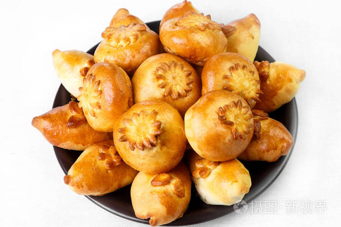 软的新鲜糕点、 面包第一课程或在板 o 茶