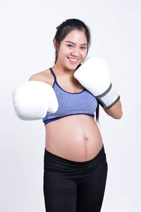 孕妇为自己的健康和婴儿运动