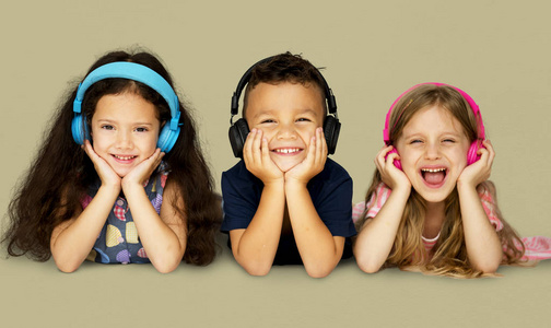 孩子们听音乐的耳机