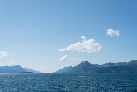 Midfjorden在挪威峡湾