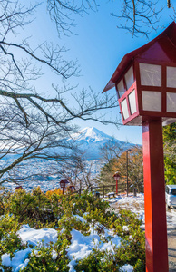 秋天的时候，吉田 Chureito Pagoda 与富士山