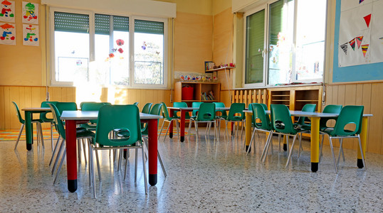 室内设计的椅子与儿童的幼儿园班