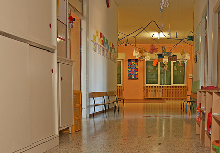 走廊的育儿室，挂在墙上的装饰品