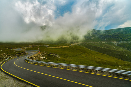 在喀尔巴阡山区山壮观路