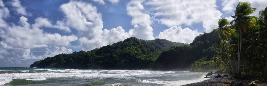 在 Berekua 村，多米尼克，小安石海岸